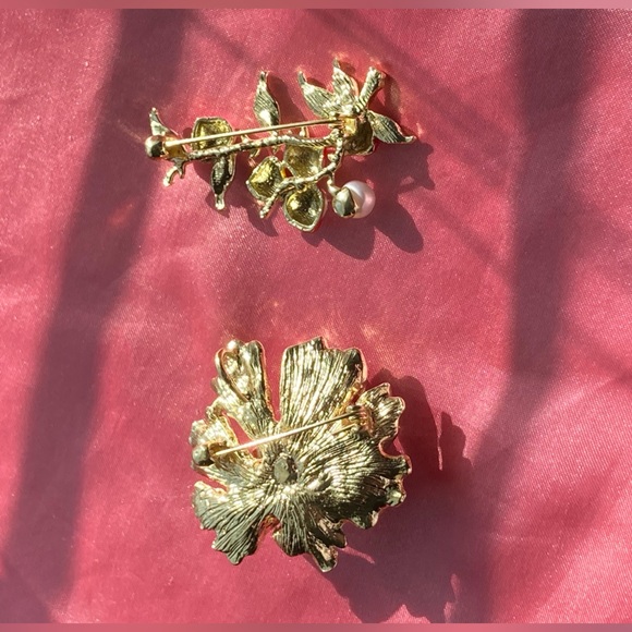 Genuine Freshwater Pearl Floral Brooch Set - Picture 3 of 5